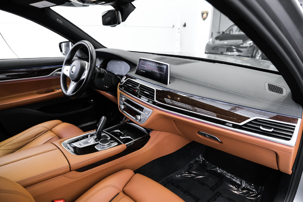 Used 2021 BMW 750i xDrive w/ M Sport Package AWD/4WD image 12