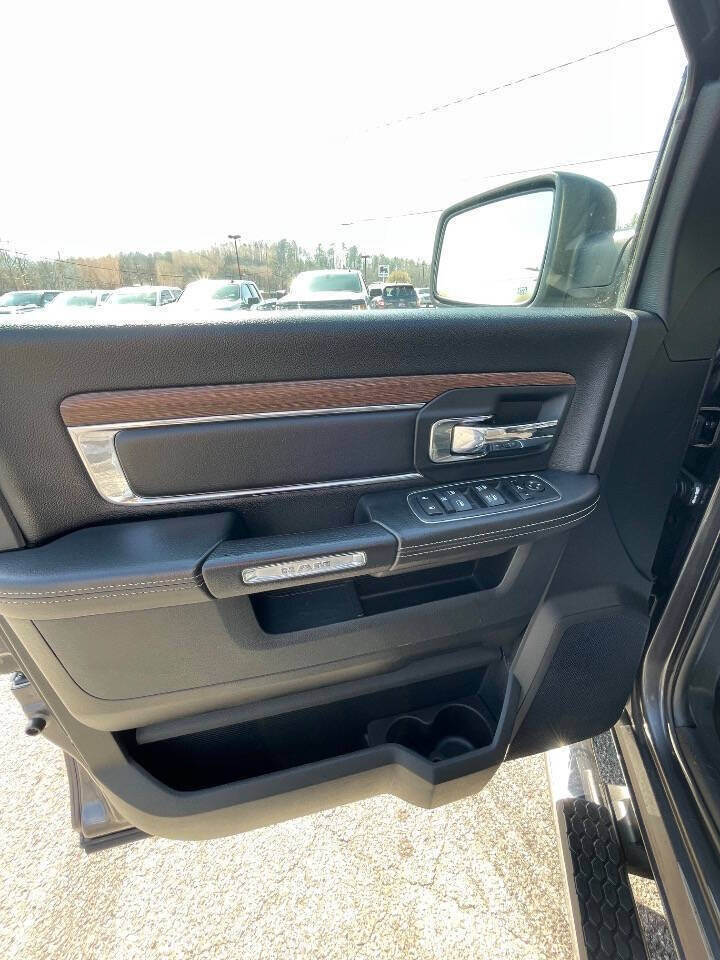 Used 2017 RAM 1500 Laramie w/ Convenience Group AWD/4WD image 14