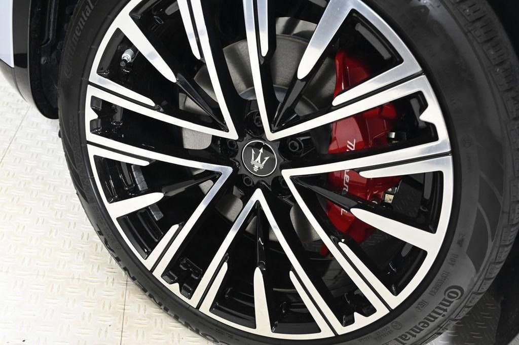 Used 2025 Maserati Grecale Modena image 25