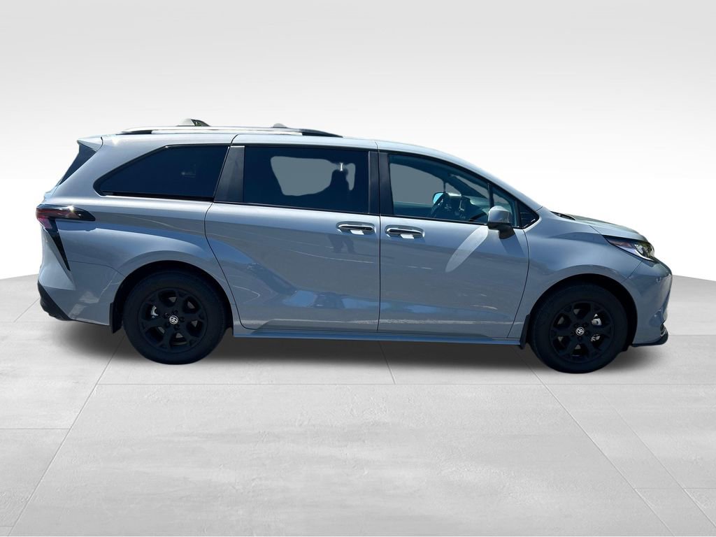 Used 2025 Toyota Sienna XLE Woodland Edition AWD/4WD image 6