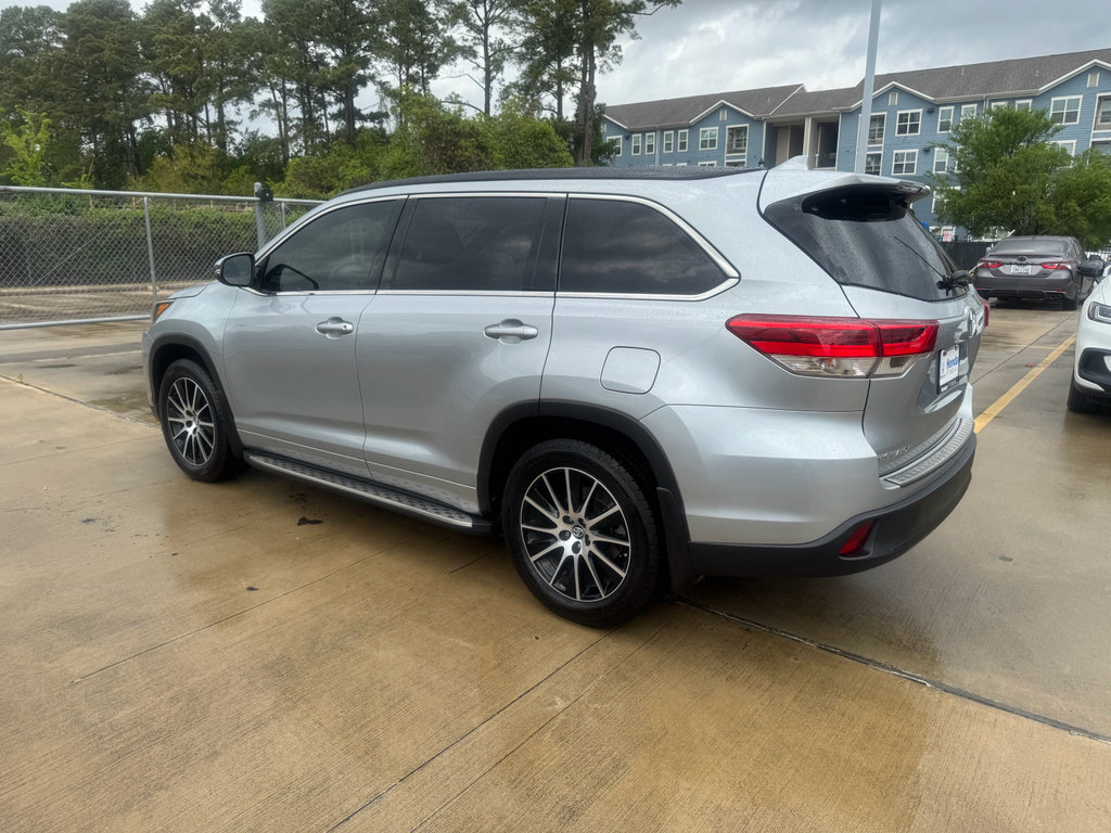 Used 2017 Toyota Highlander SE FWD image 6