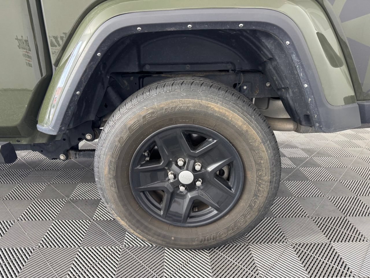 Used 2022 Jeep Gladiator Sport AWD/4WD image 13