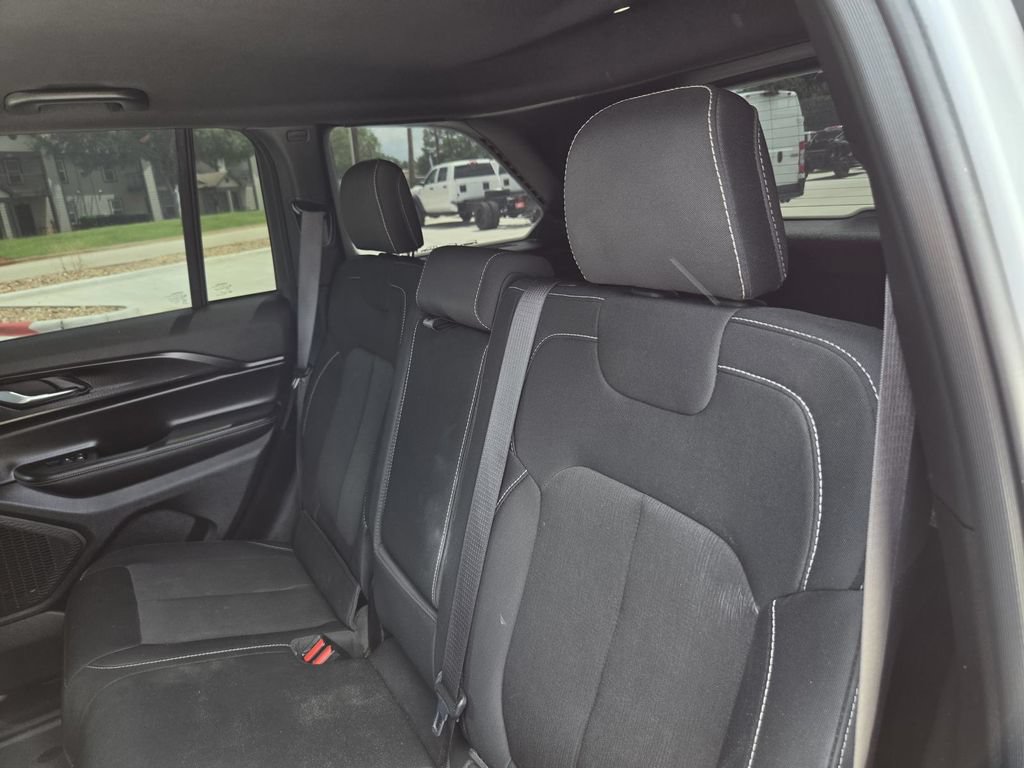 Used 2025 Jeep Grand Cherokee Laredo RWD image 30