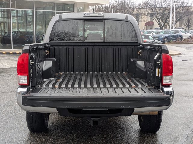 Used 2017 Toyota Tacoma SR5 w/ Tow Package image 6