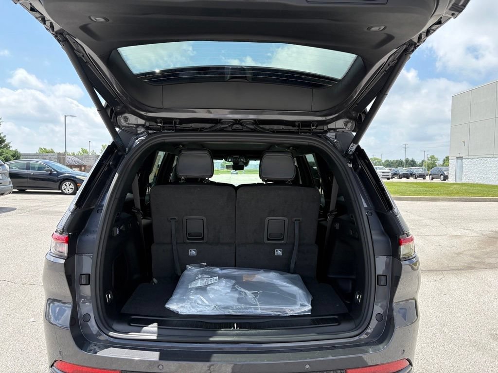 New 2026 Jeep Grand Cherokee L Limited AWD/4WD image 11
