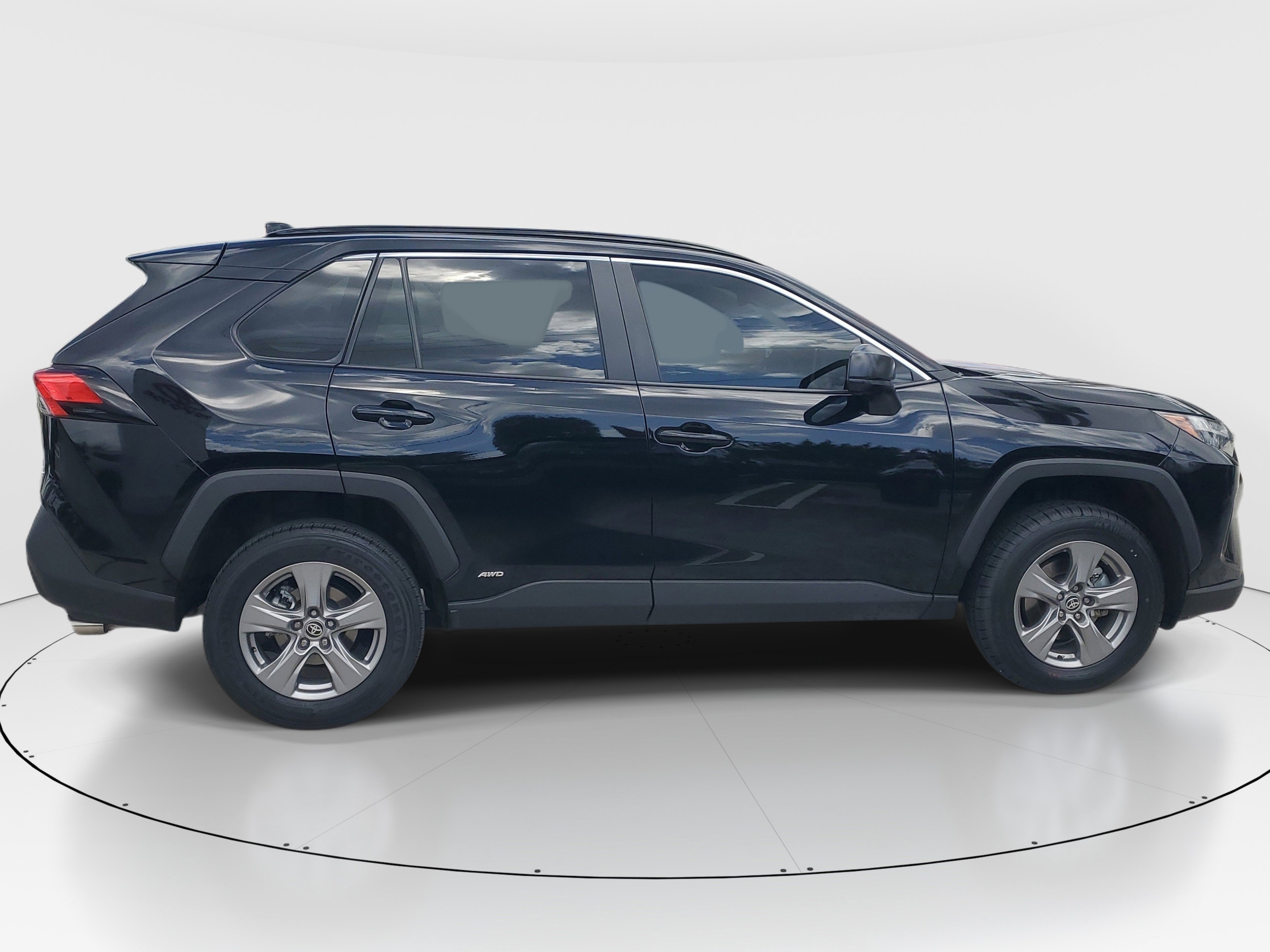 Certified 2024 Toyota RAV4 LE AWD/4WD image 2