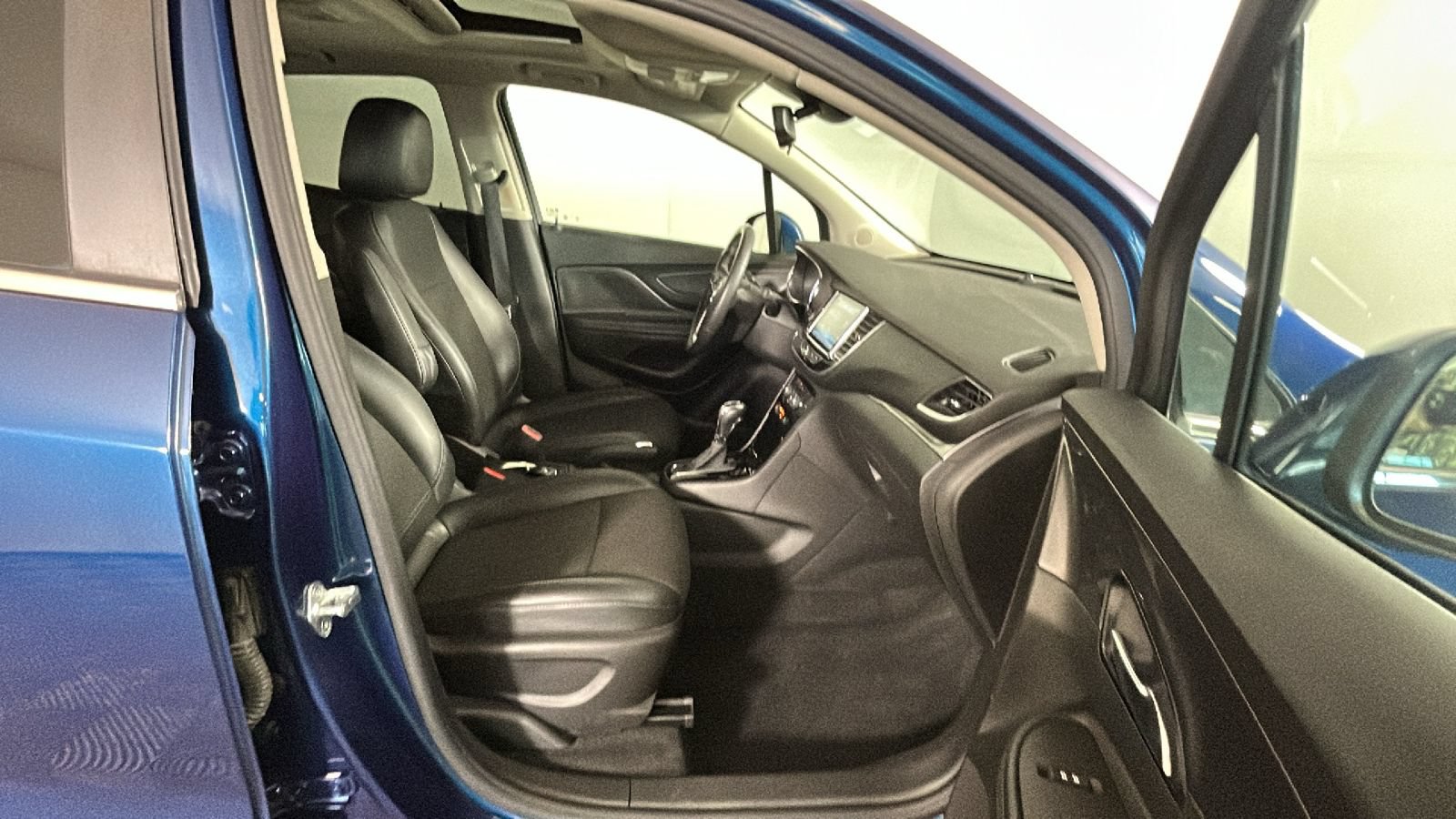 Used 2020 Buick Encore Preferred FWD image 35