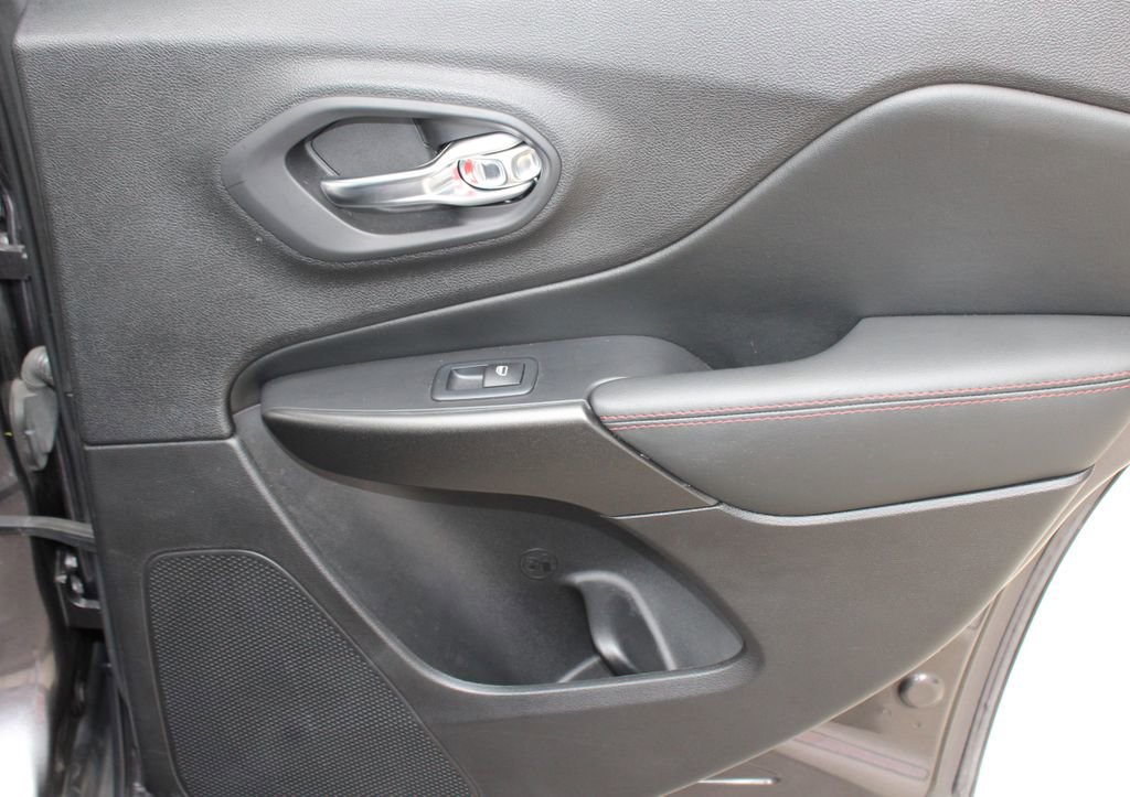 Used 2020 Jeep Cherokee Trailhawk w/ Trailer Tow Group image 35