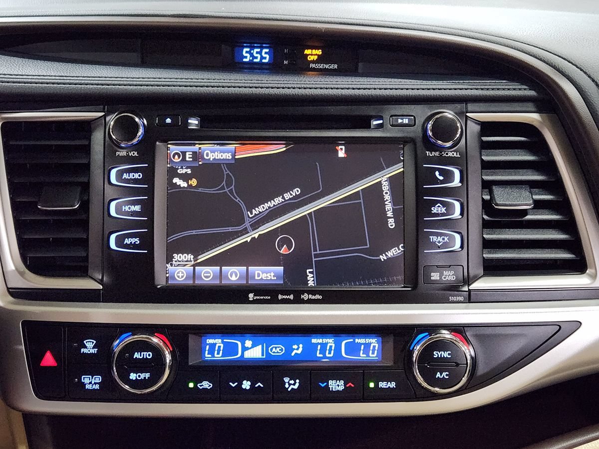Used 2019 Toyota Highlander XLE FWD image 37