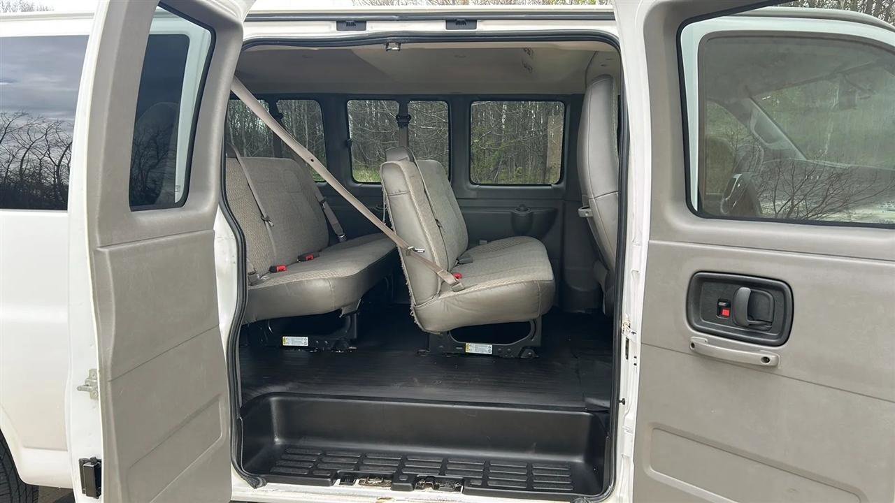 Used 2018 Chevrolet Express 3500 LT w/ LT Preferred Equipment Group RWD image 43