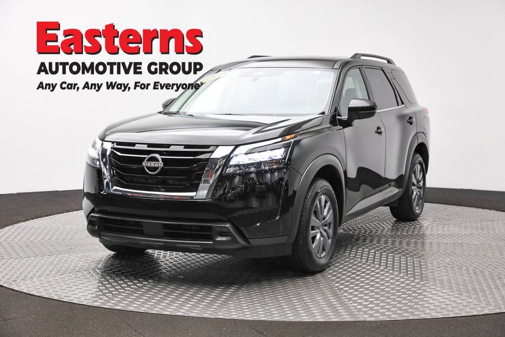 Used 2025 Nissan Pathfinder SV FWD image 1