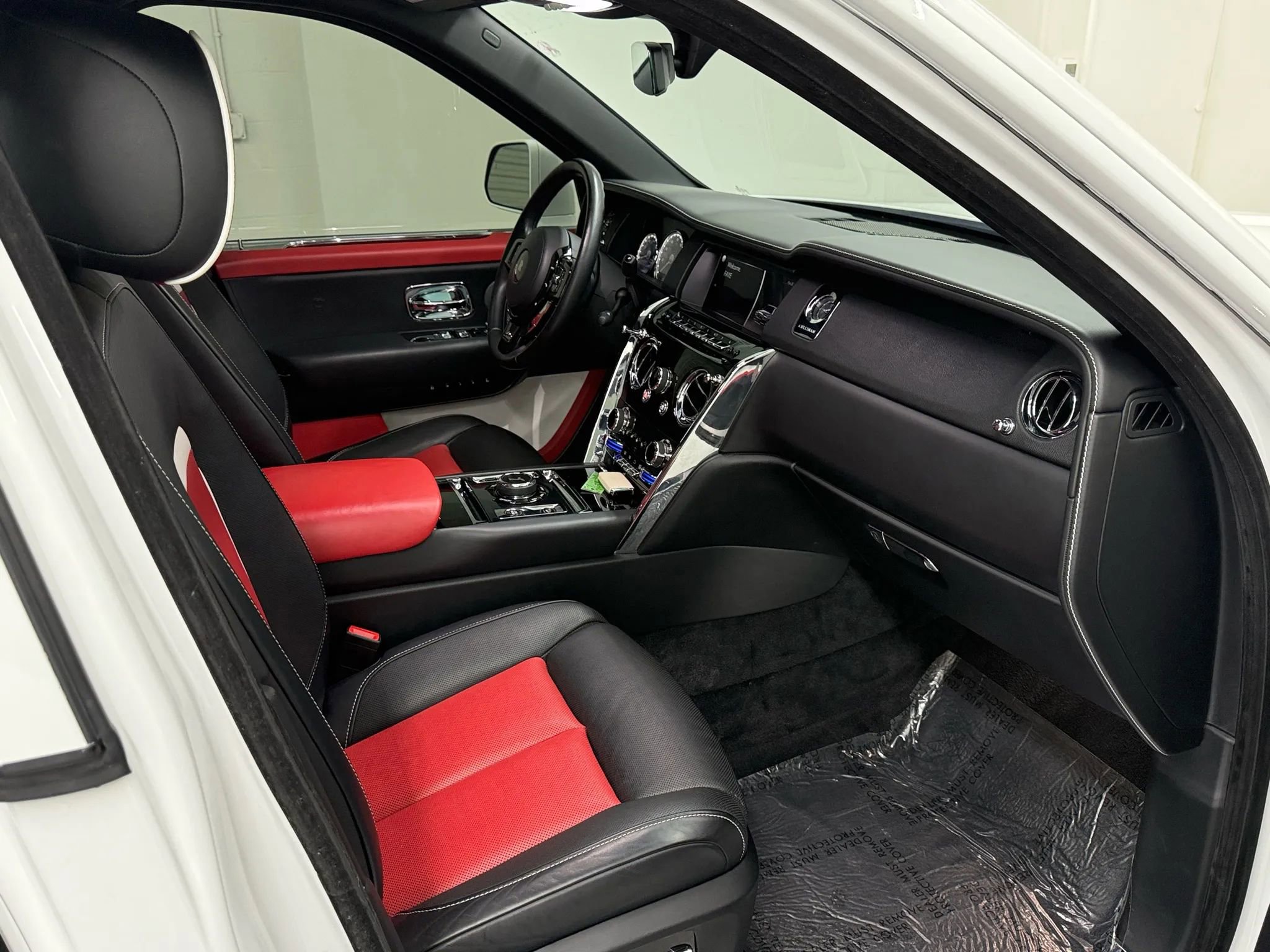 Used 2020 Rolls-Royce Cullinan image 14