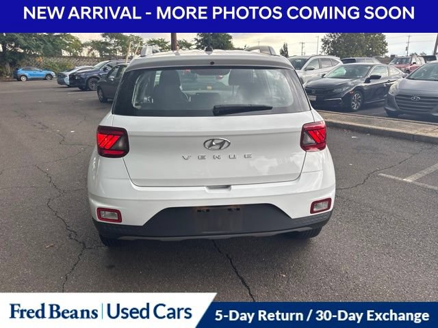 Used 2023 Hyundai Venue SEL FWD image 7