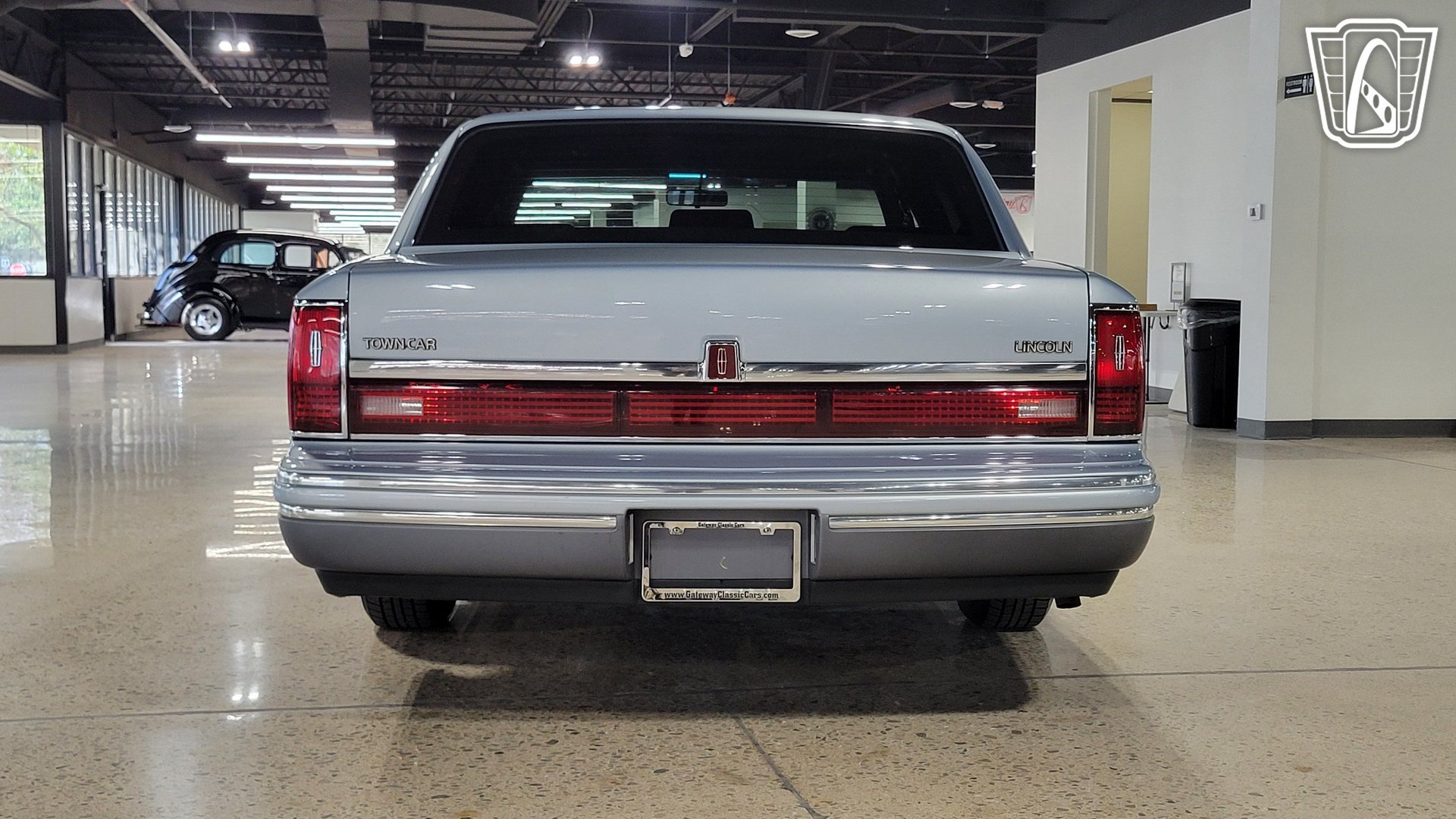 Used 1993 Lincoln Town Car Signature RWD image 30