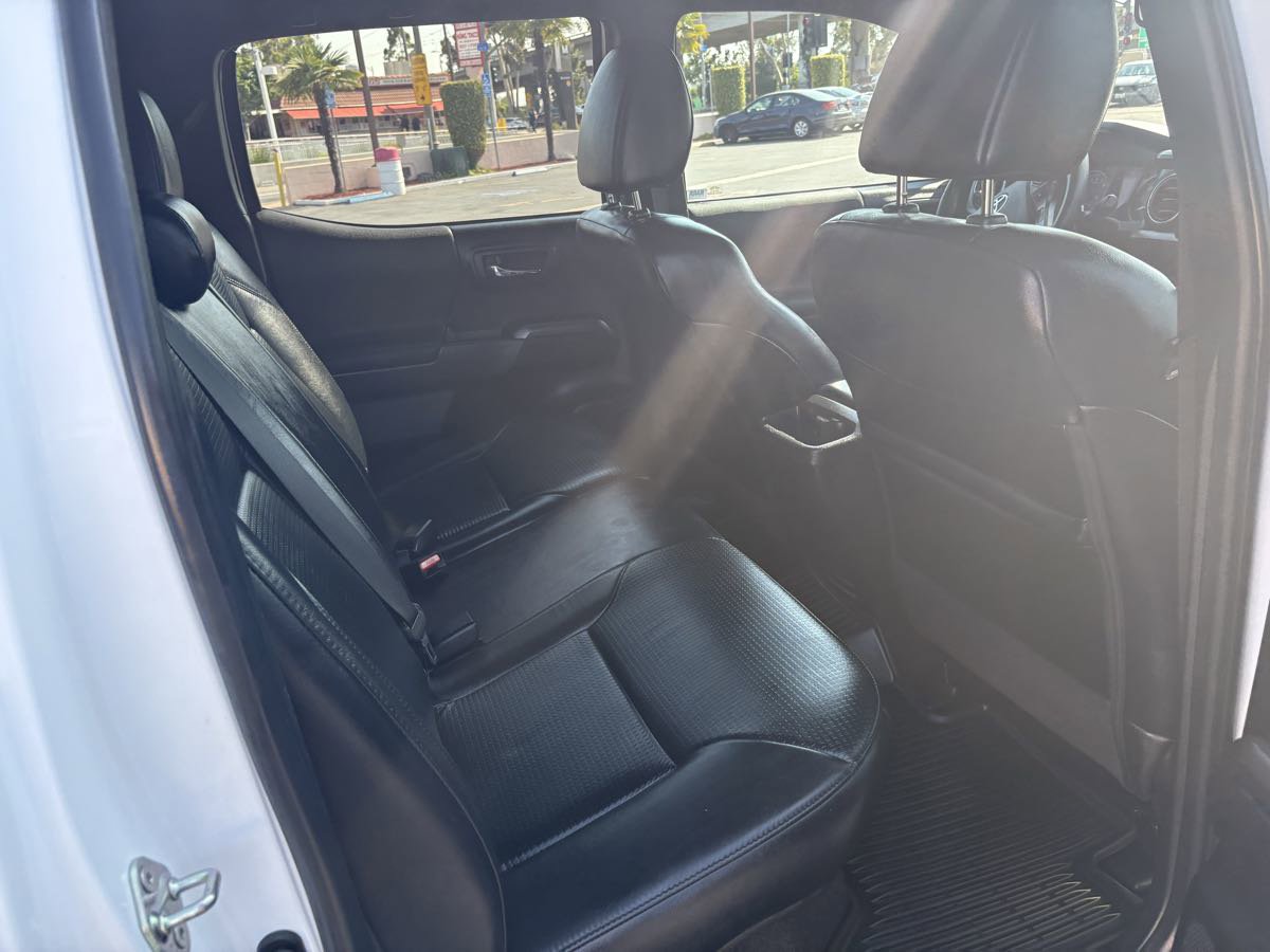 Used 2019 Toyota Tacoma TRD Sport image 21