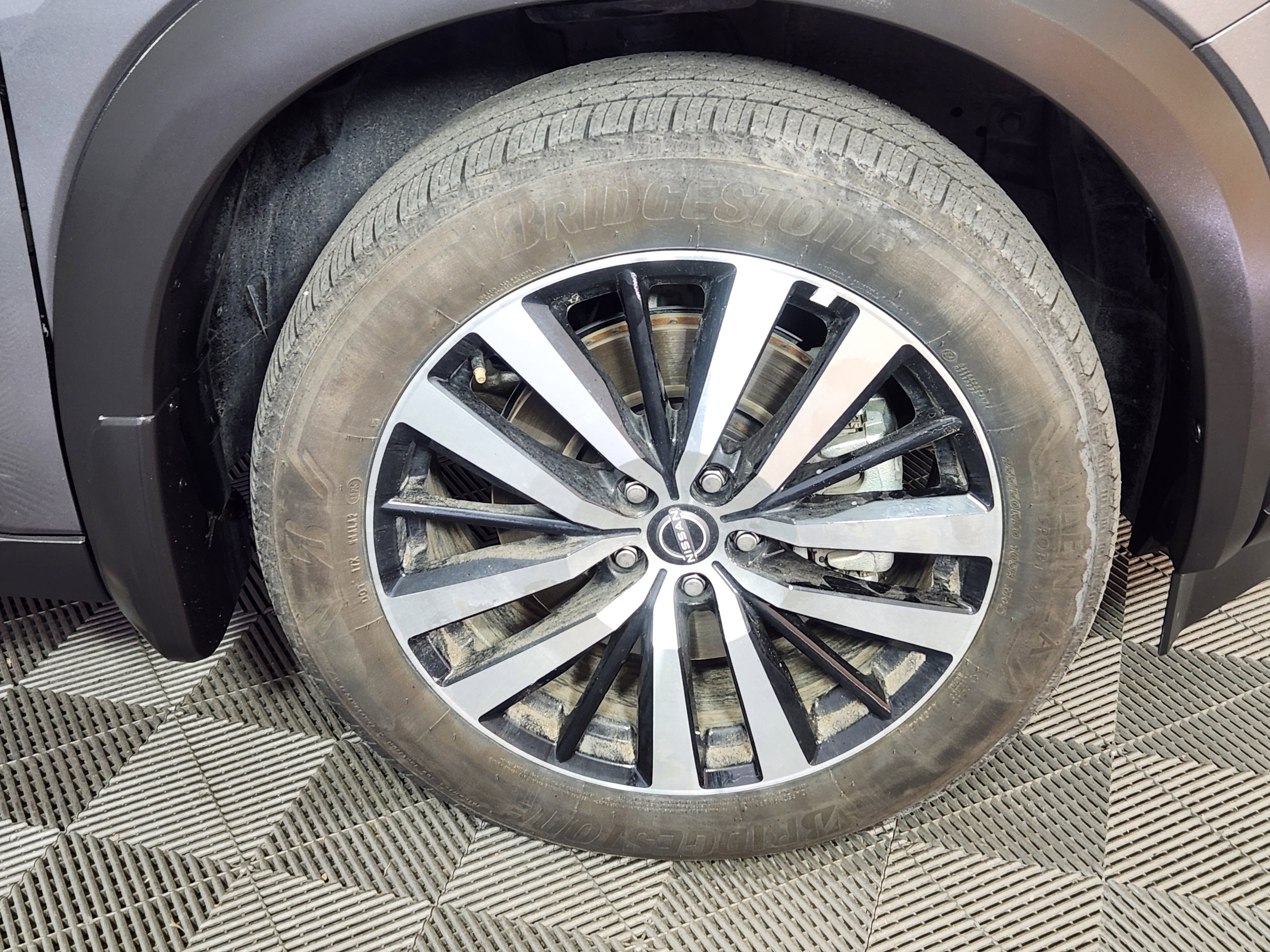 Used 2025 Nissan Pathfinder Platinum image 9