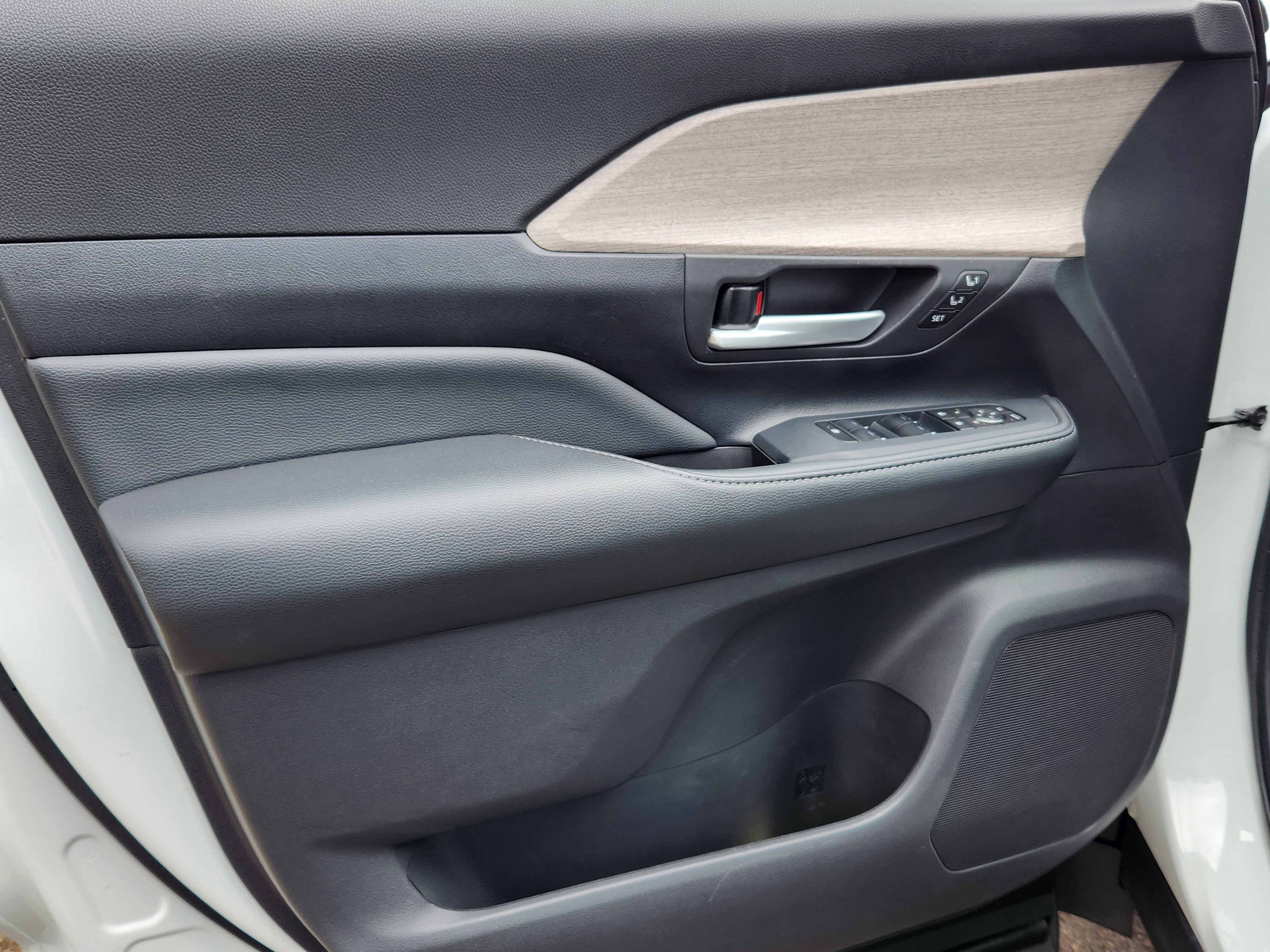 Used 2024 Toyota Grand Highlander Limited image 7