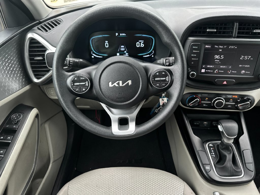 Used 2025 Kia Soul LX w/ LX Technology Package FWD image 13
