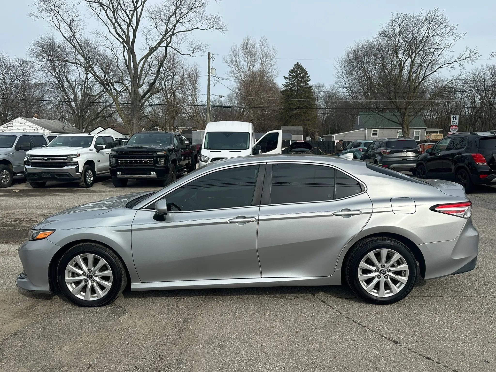 Used 2019 Toyota Camry LE image 2