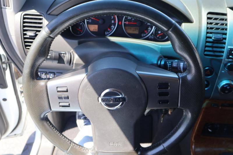 Used 2007 Nissan Pathfinder LE w/ LE Navigation Pkg AWD/4WD image 16