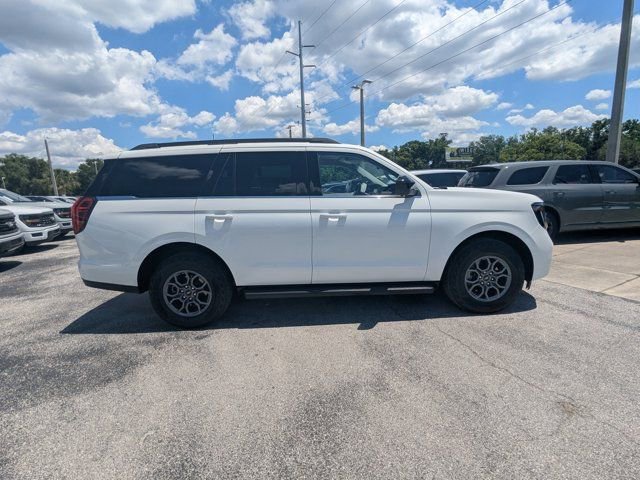 Used 2025 Ford Expedition Active RWD image 4