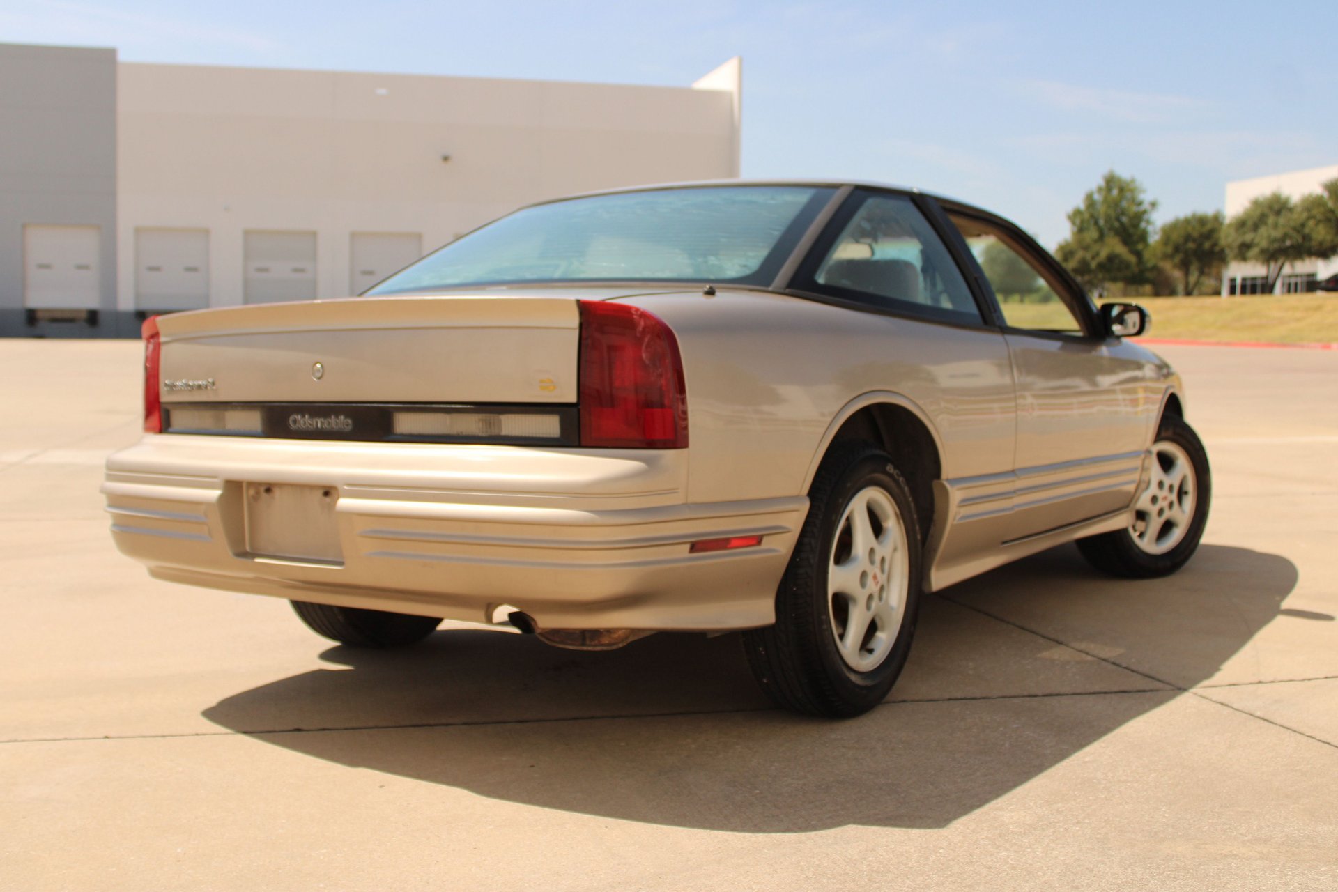 Used 1997 Oldsmobile Cutlass Supreme SL FWD image 15