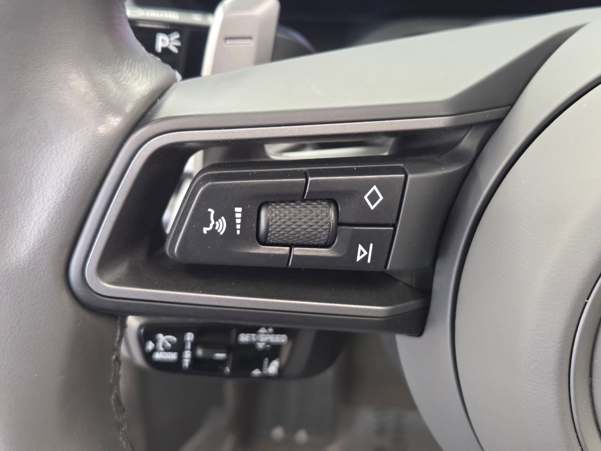 Certified 2025 Porsche 911 Carrera image 15