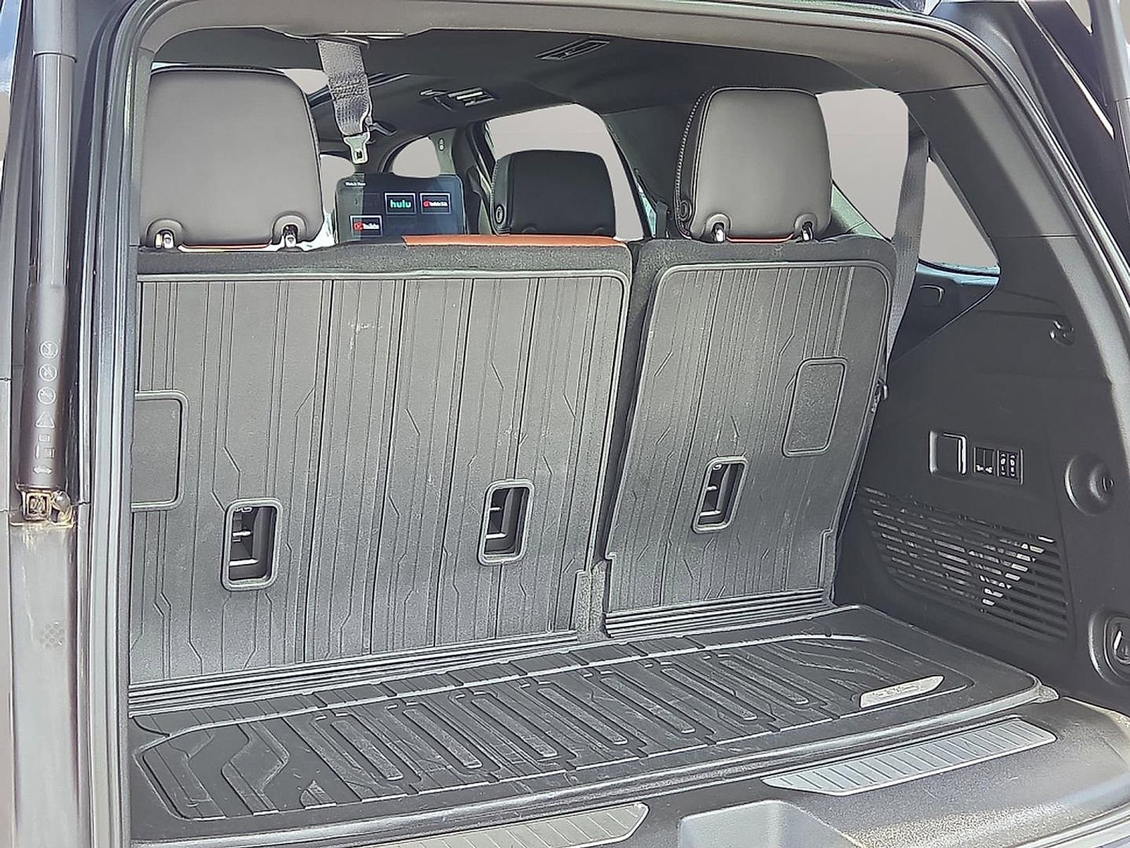 Certified 2023 GMC Yukon Denali Ultimate image 9