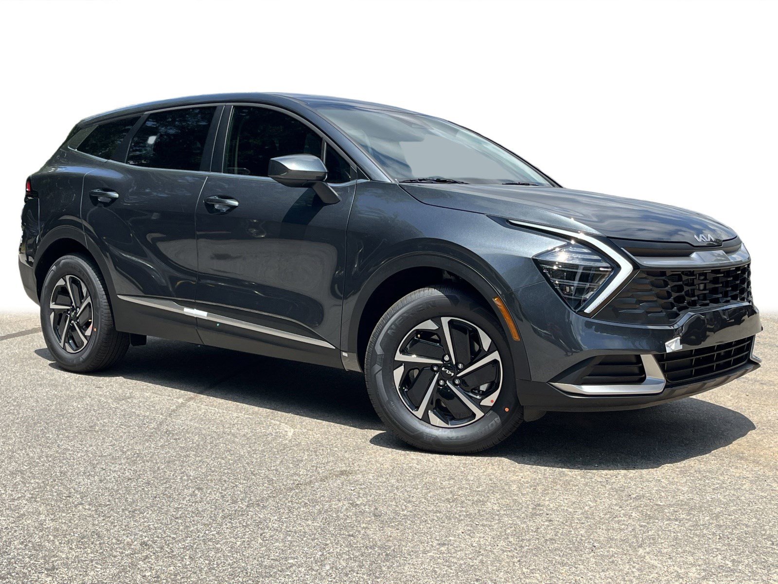 New 2025 Kia Sportage LX image 2