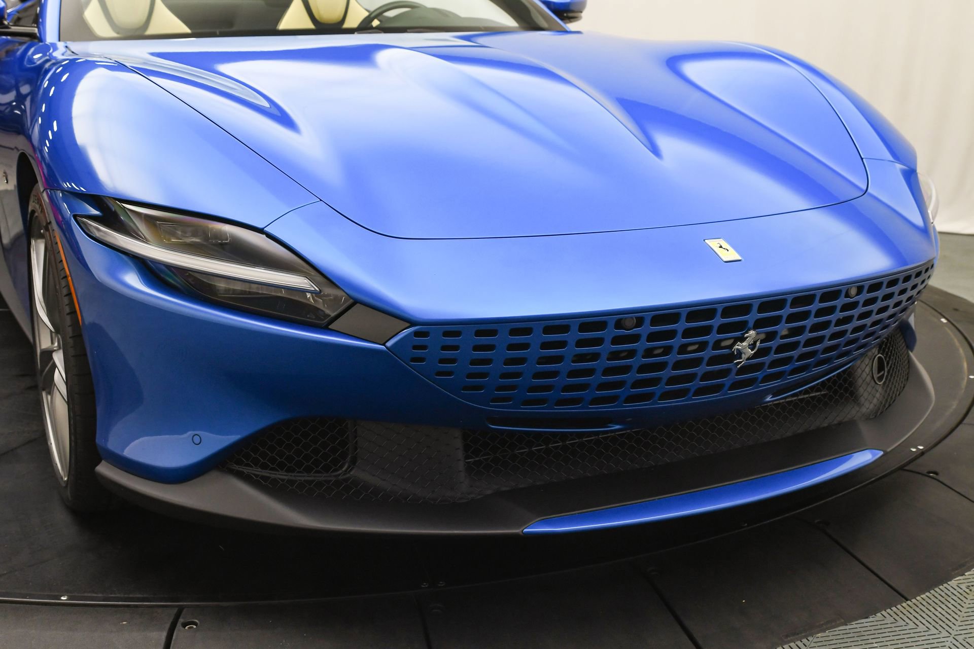 Used 2025 Ferrari Roma Spider image 27