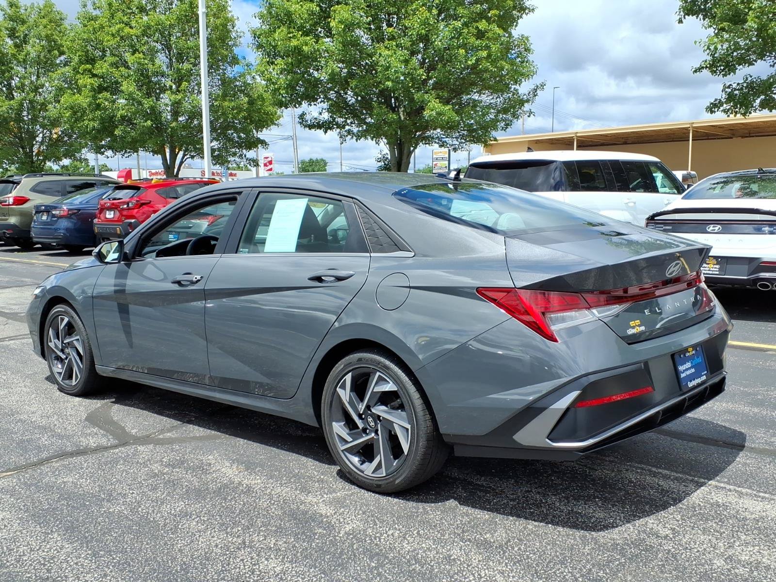 New 2025 Hyundai Elantra Limited FWD image 8
