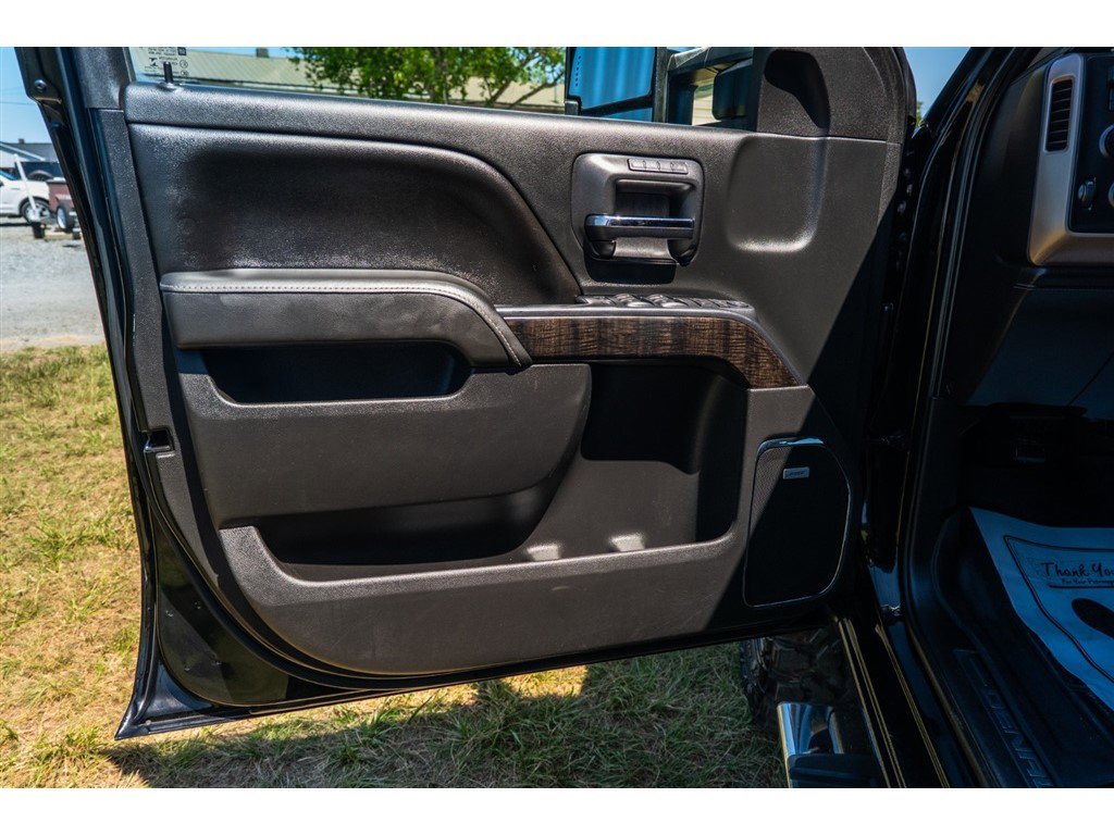 Used 2015 GMC Sierra 2500 Denali w/ Duramax Plus Package AWD/4WD image 13