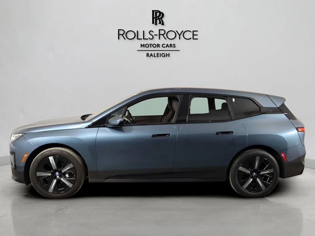 Used 2023 BMW iX xDrive50 AWD/4WD image 8