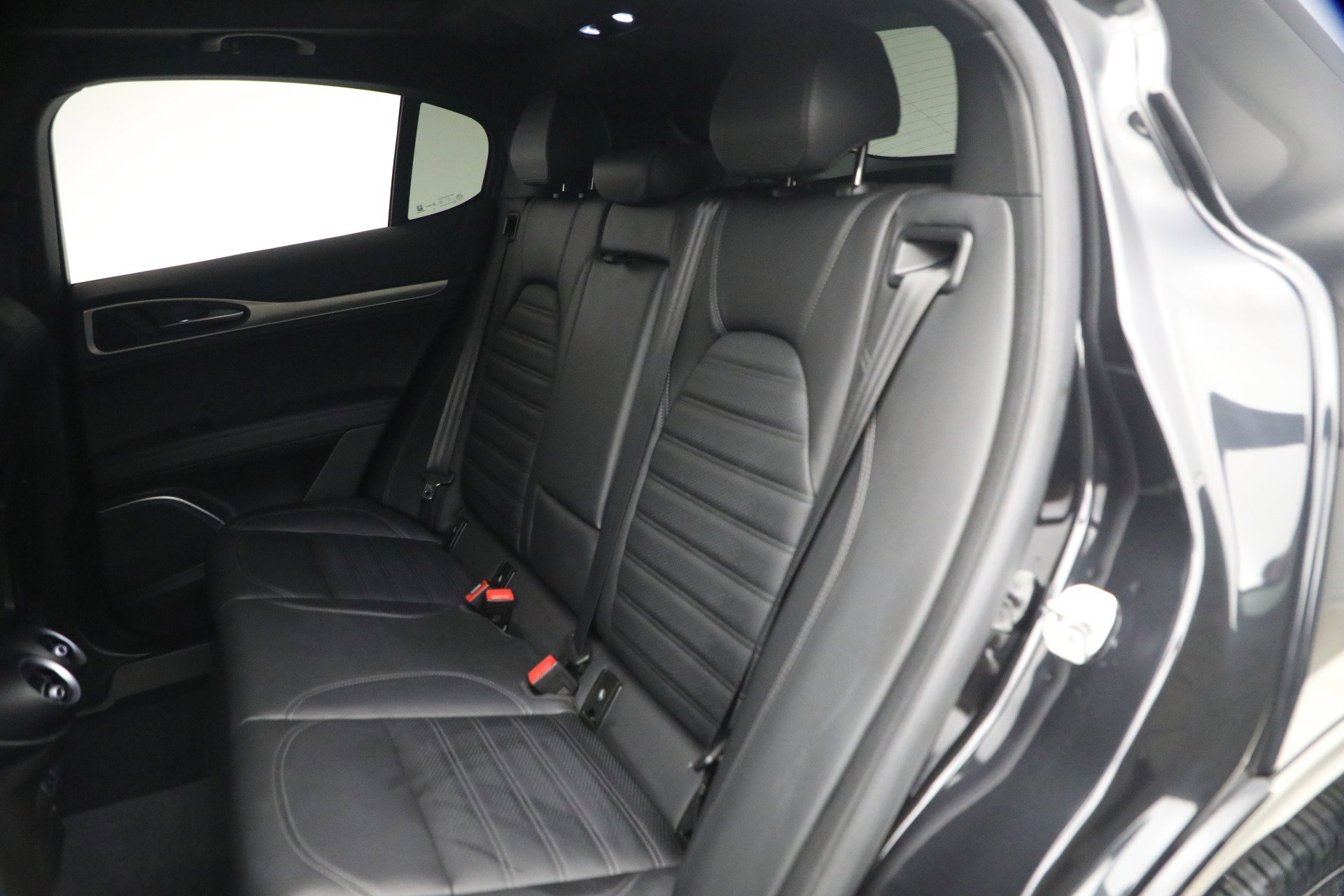 Used 2023 Alfa Romeo Stelvio Veloce AWD/4WD image 22