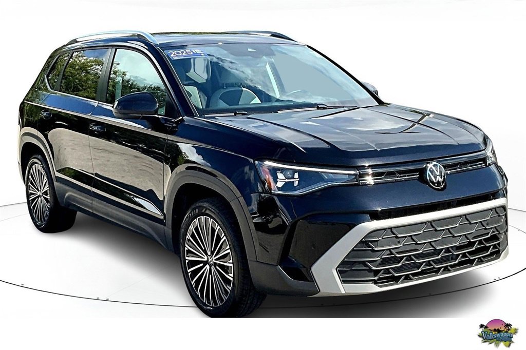 Certified 2025 Volkswagen Taos SE w/ Panoramic Sunroof Package