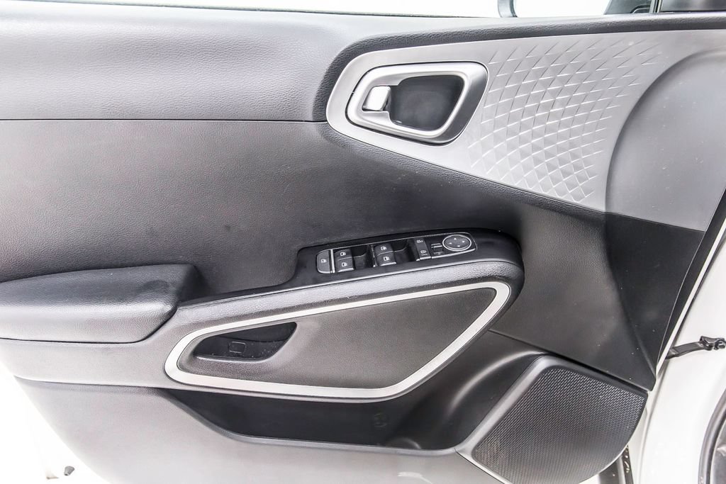 Used 2024 Kia Soul LX w/ Option Group 015 FWD image 22
