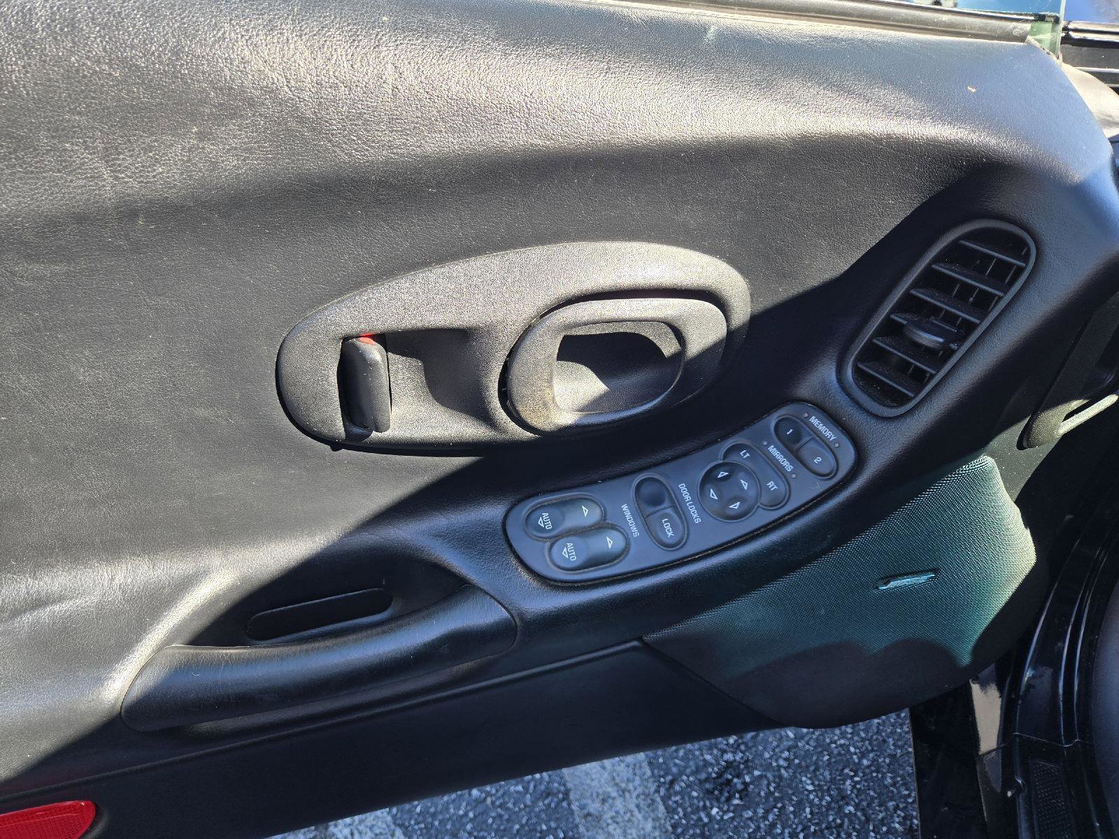 Used 2004 Chevrolet Corvette Convertible w/ Preferred Equipment Group image 23