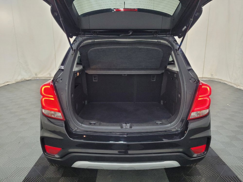 Used 2020 Chevrolet Trax LT w/ LT Convenience Package AWD/4WD image 29