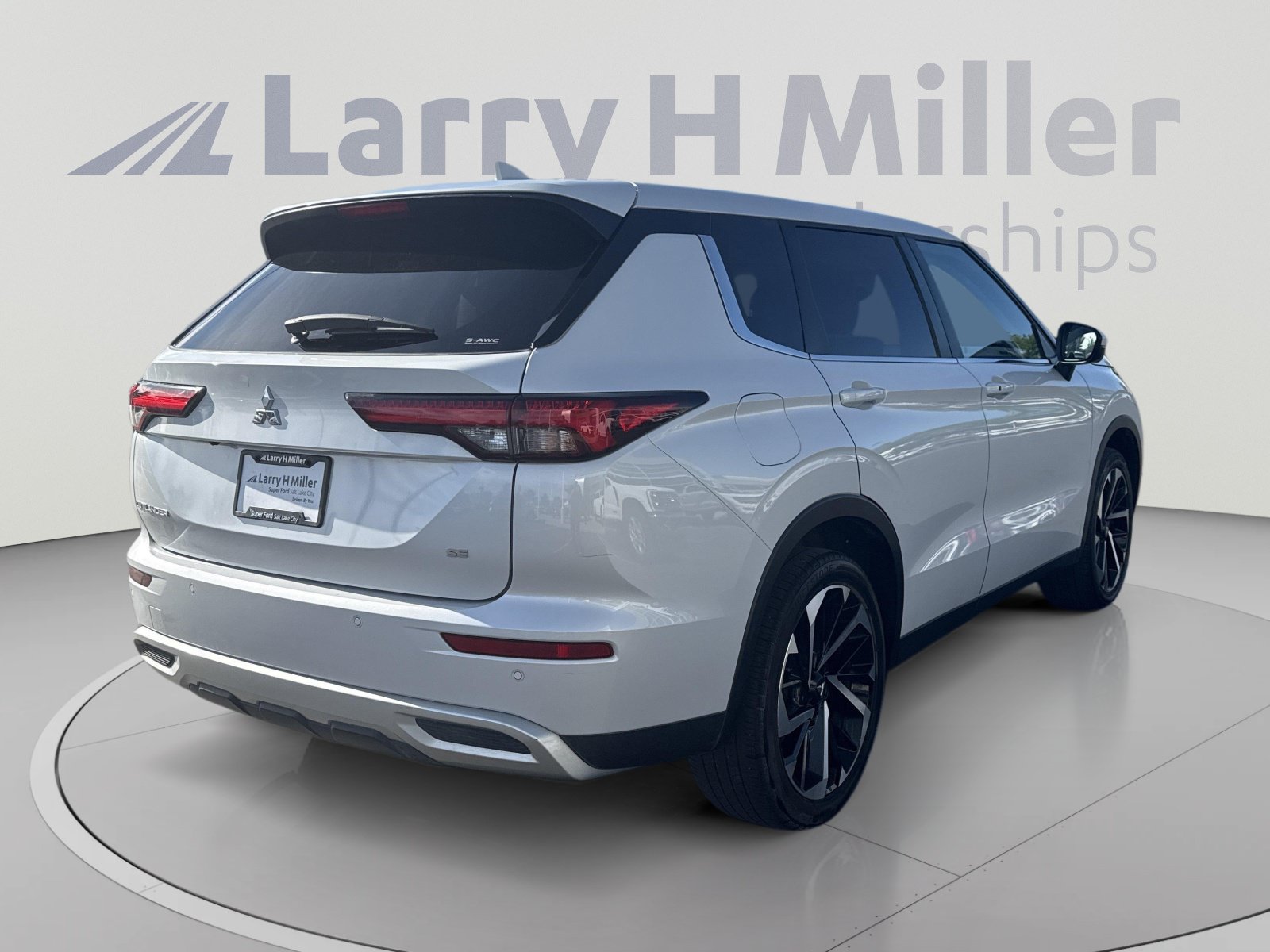 Used 2022 Mitsubishi Outlander SE AWD/4WD image 5
