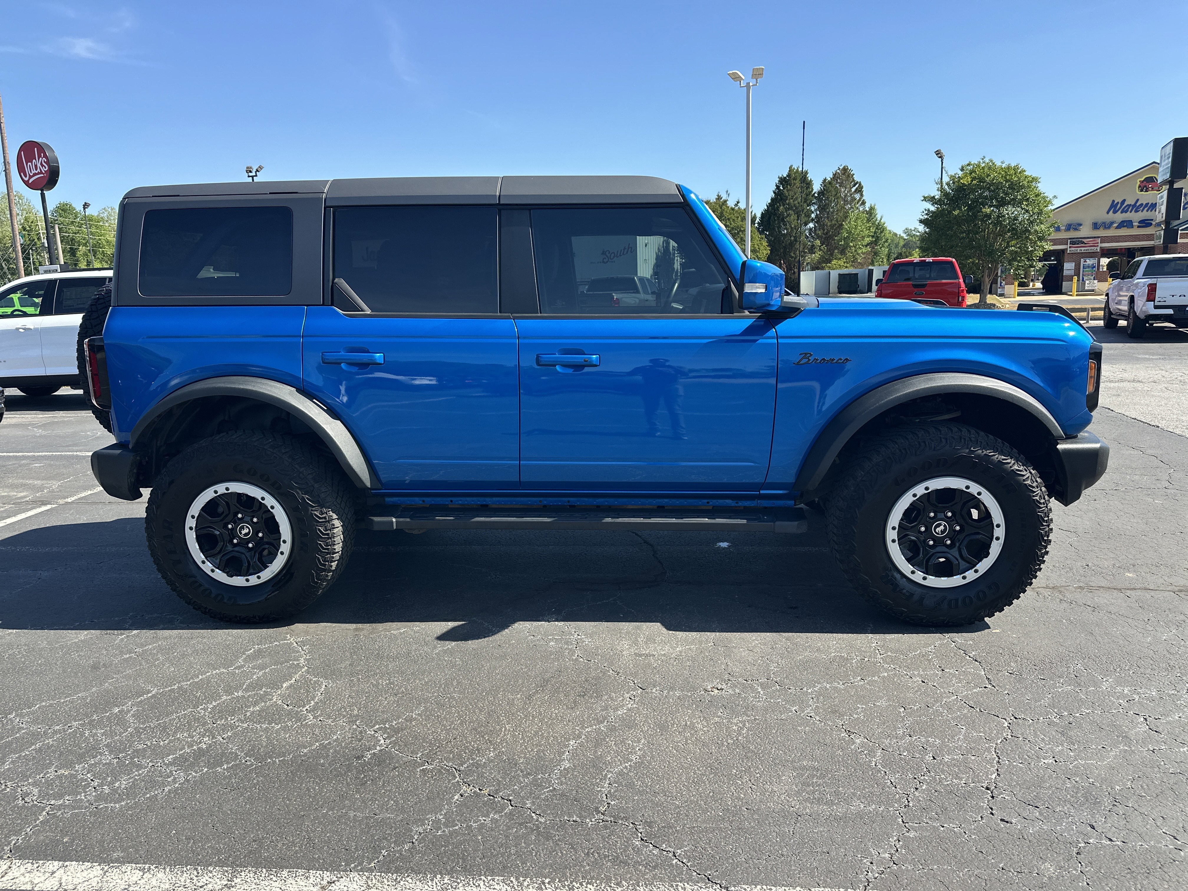 Used 2023 Ford Bronco Outer Banks w/ Sasquatch Package image 10
