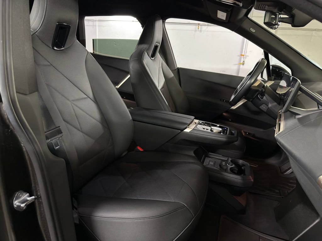 Used 2023 BMW iX xDrive50 w/ Sport Package AWD/4WD image 26