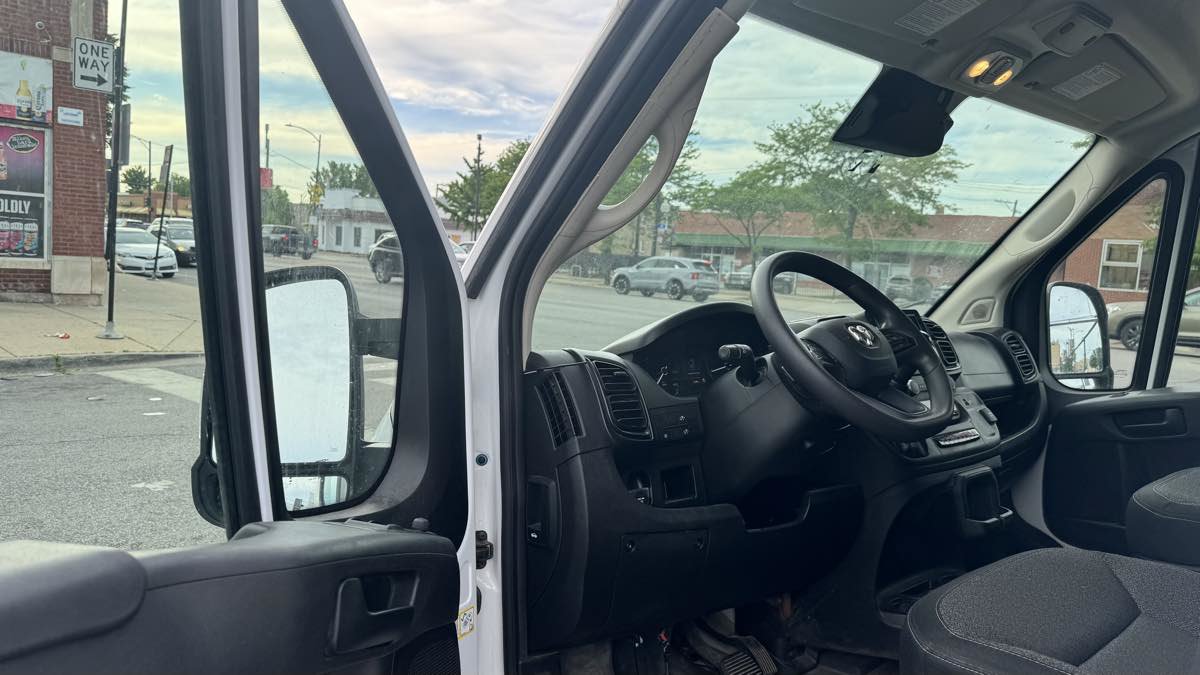 Used 2025 RAM ProMaster 2500 w/ Convenience Group FWD image 9