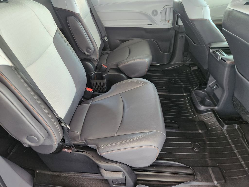 Used 2022 Toyota Sienna XSE w/ XSE Plus Package FWD image 32