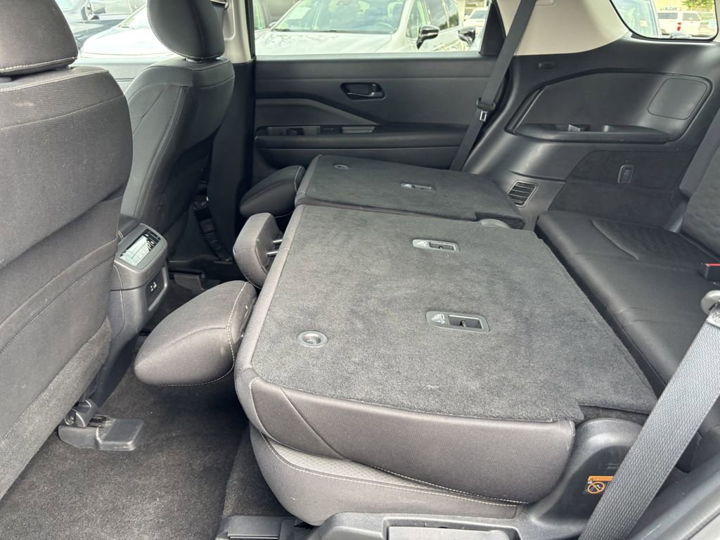 Used 2025 Nissan Pathfinder SV AWD/4WD image 27