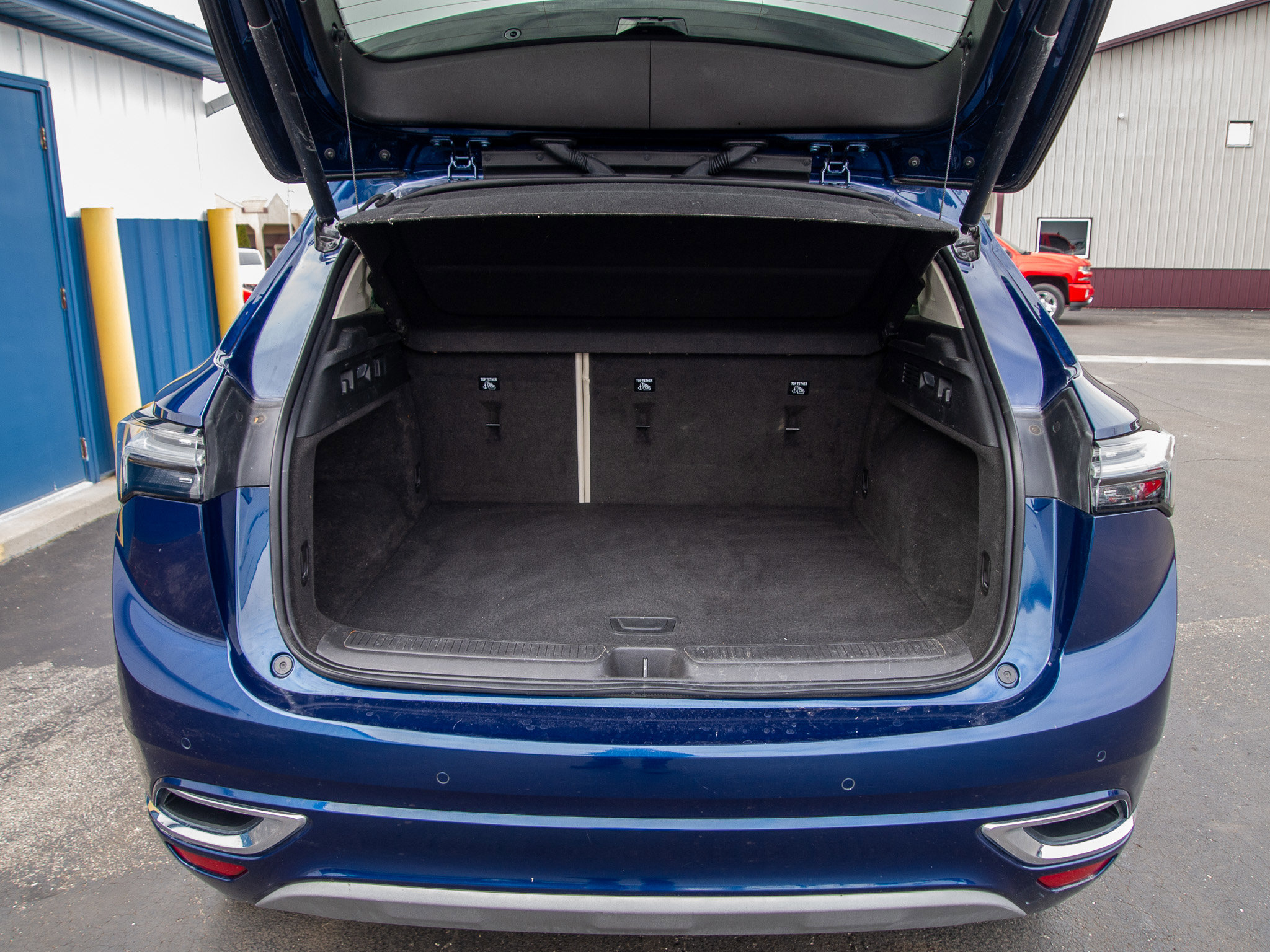 Used 2023 Buick Envision Avenir image 32