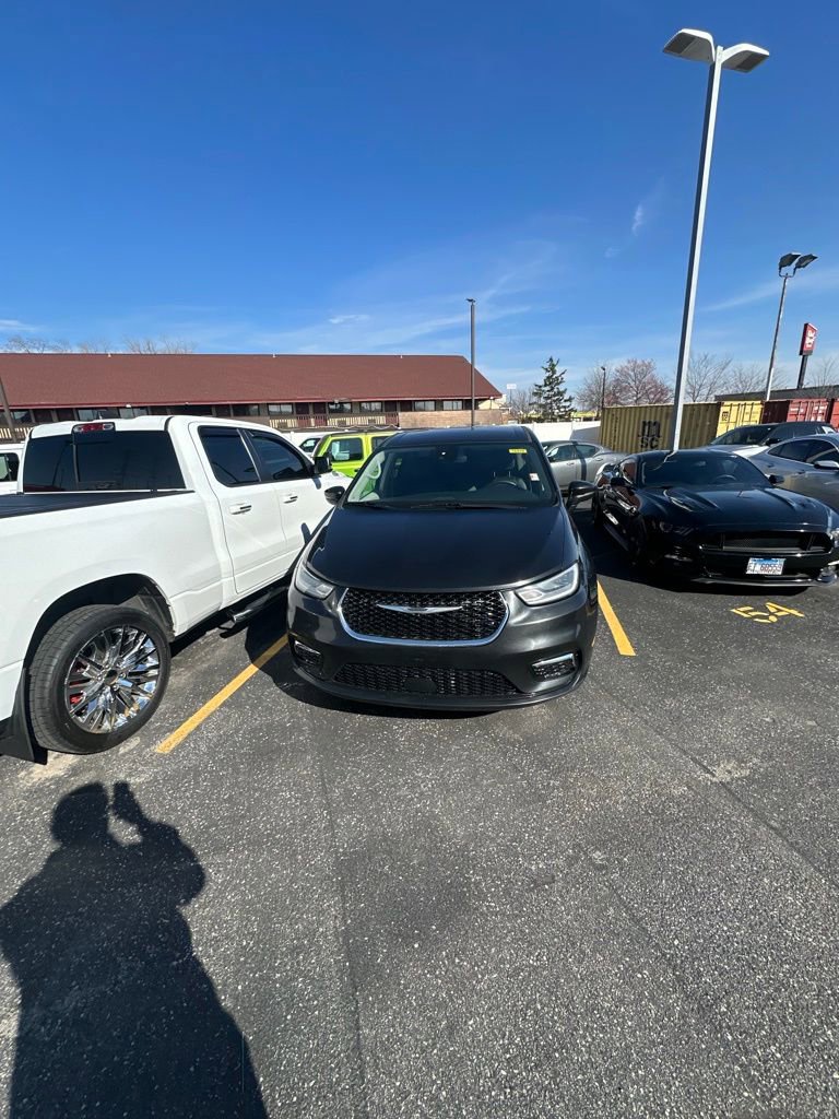 Used 2023 Chrysler Pacifica Touring-L