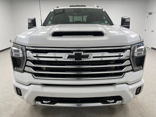 Used 2024 Chevrolet Silverado 3500 High Country w/ High Country Premium Package AWD/4WD image 3