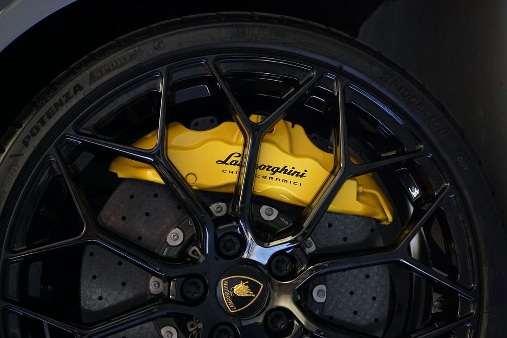 Used 2024 Lamborghini Huracan Tecnica image 32