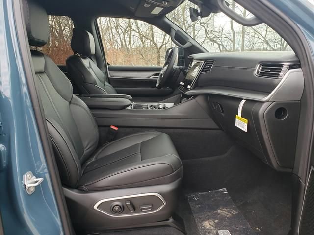 New 2026 Jeep Grand Wagoneer 4WD image 18