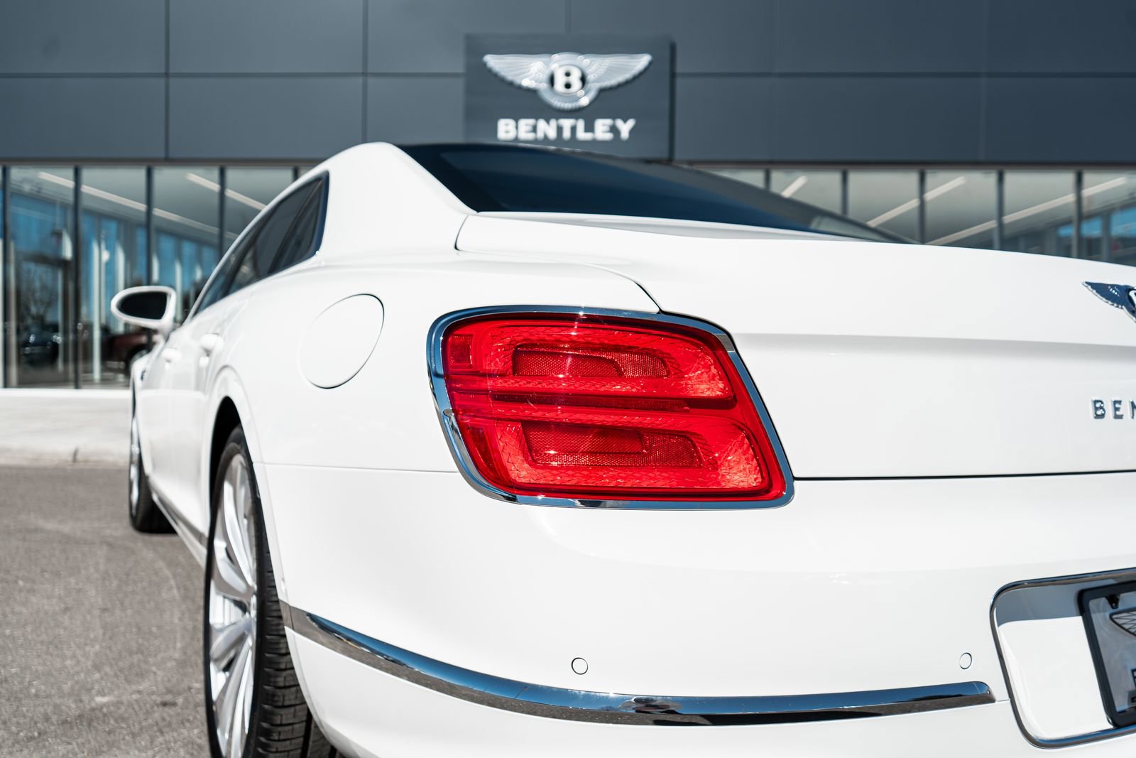 New 2026 Bentley Flying Spur Plug-In Hybrid image 13